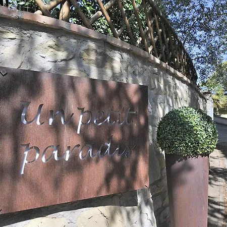 Un Petit Paradis